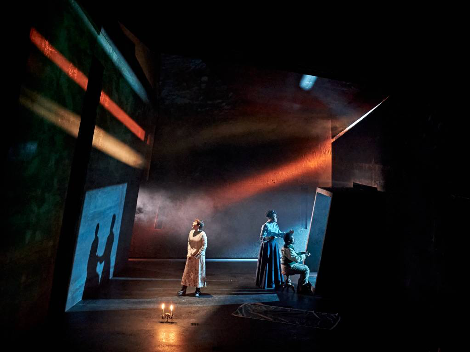 The Glow – The Royal Court Theatre Review